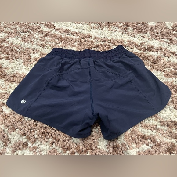 Great condition, Lululemon track that short 3” size 4 - Picture 2 of 3